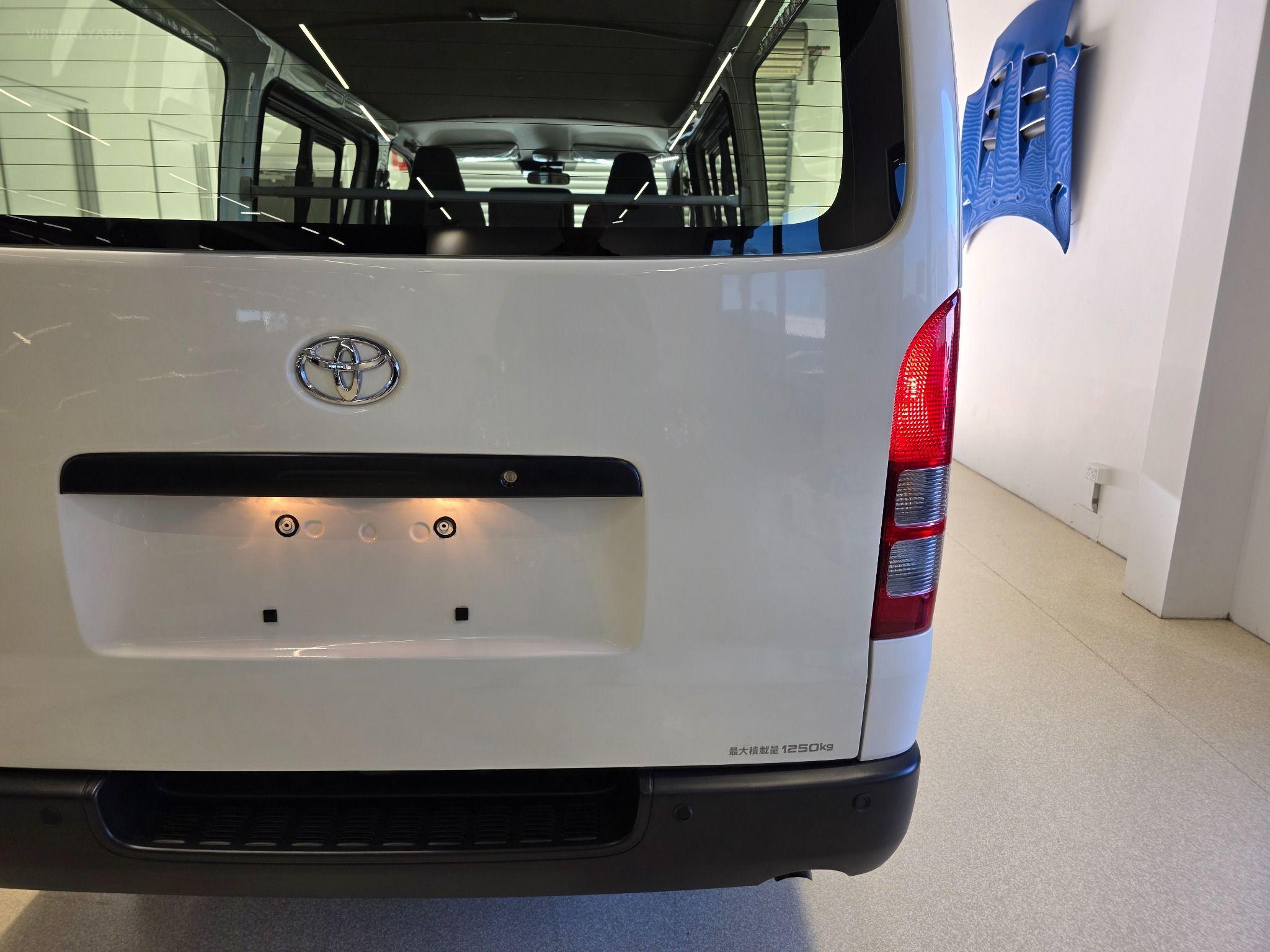 2024 TOYOTA HIACE DX LWB TRH200