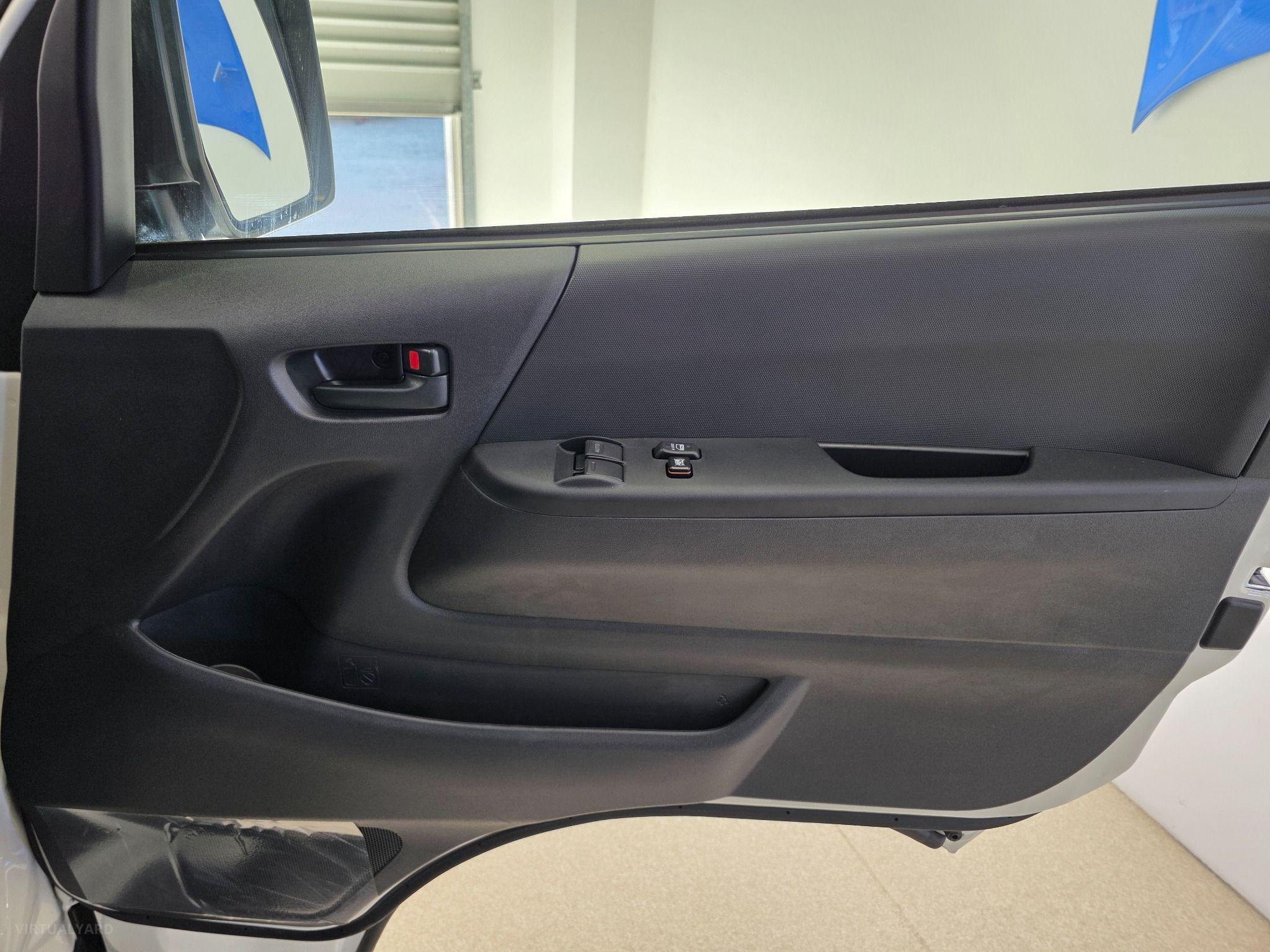 2024 TOYOTA HIACE DX LWB TRH200