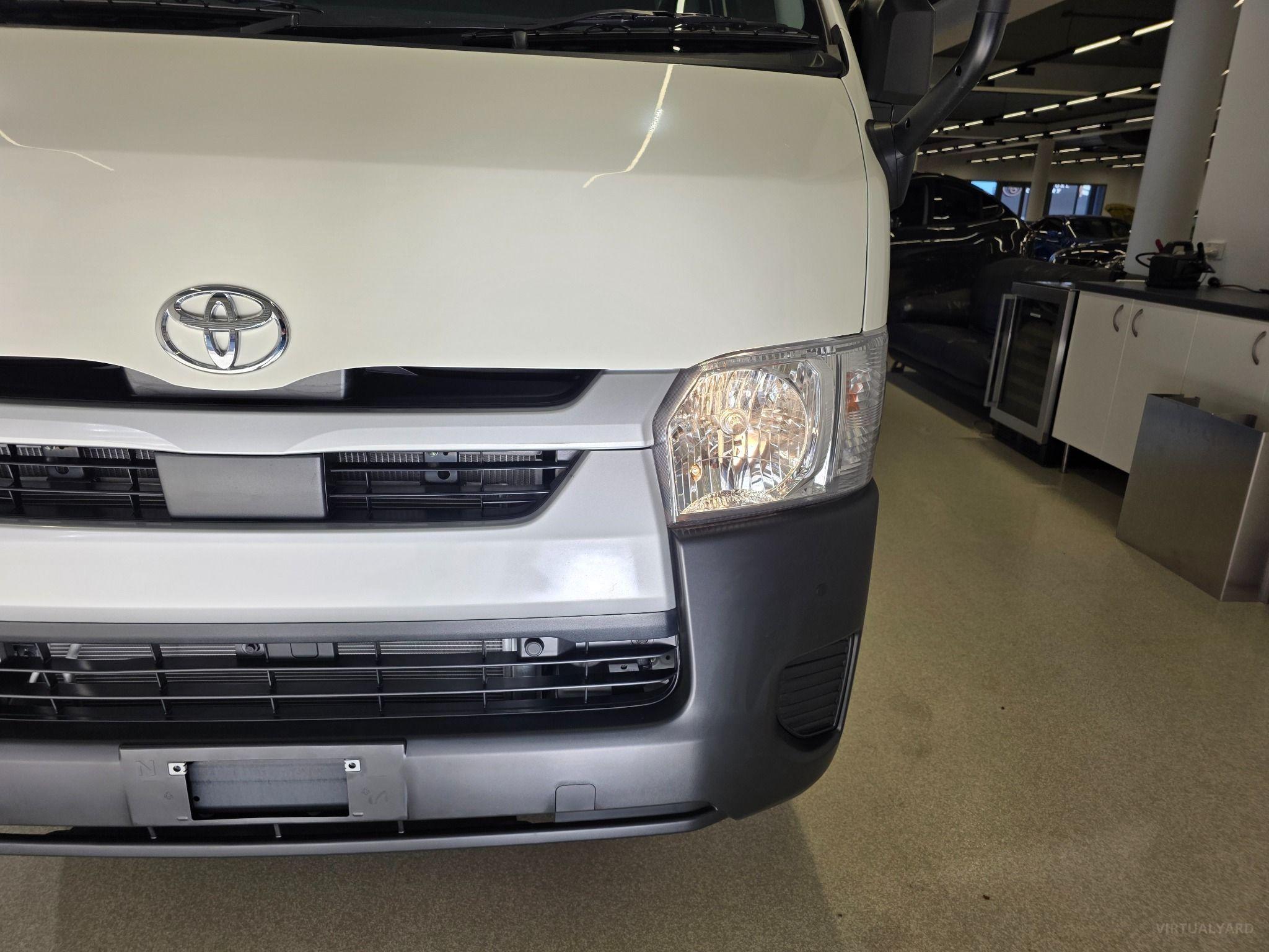 2024 TOYOTA HIACE DX LWB TRH200