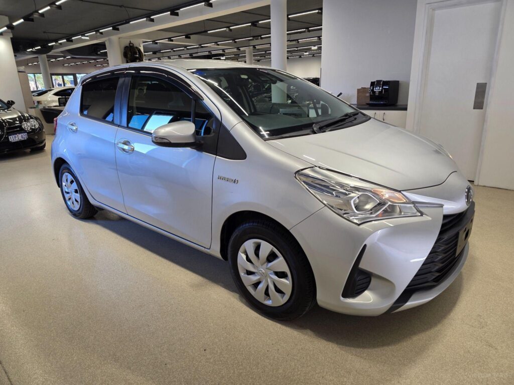 2019 TOYOTA VITZ HYBRID F 2WD NHP130