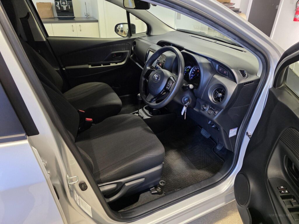 2019 TOYOTA VITZ HYBRID F 2WD NHP130