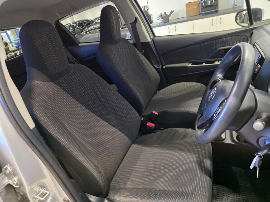 2019 TOYOTA VITZ HYBRID F 2WD NHP130