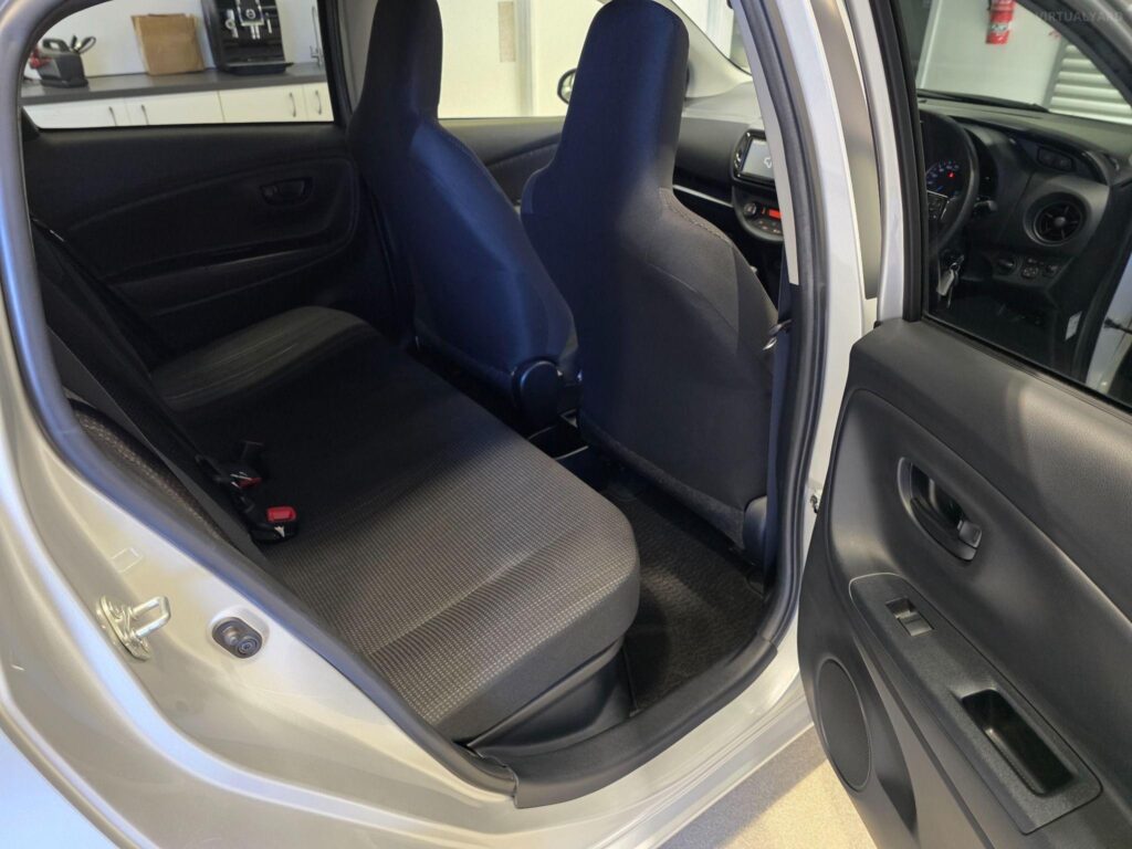 2019 TOYOTA VITZ HYBRID F 2WD NHP130