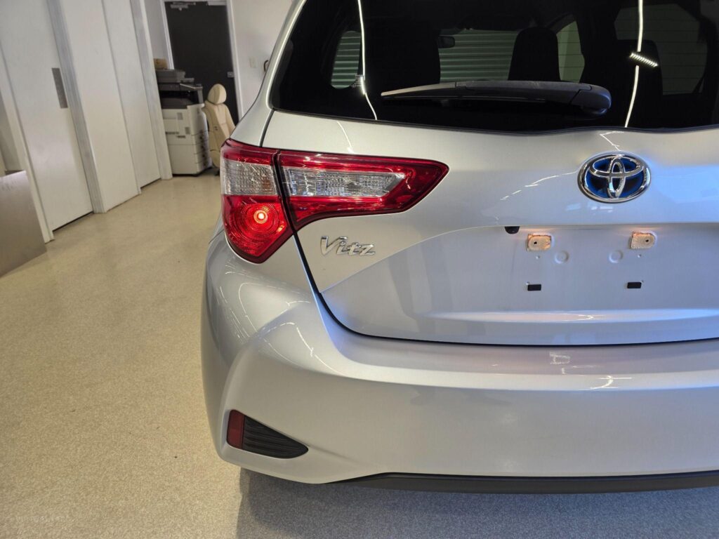 2019 TOYOTA VITZ HYBRID F 2WD NHP130