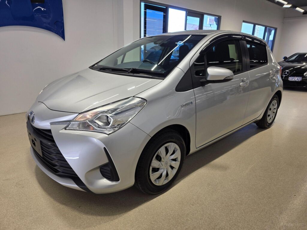 2019 TOYOTA VITZ HYBRID F 2WD NHP130