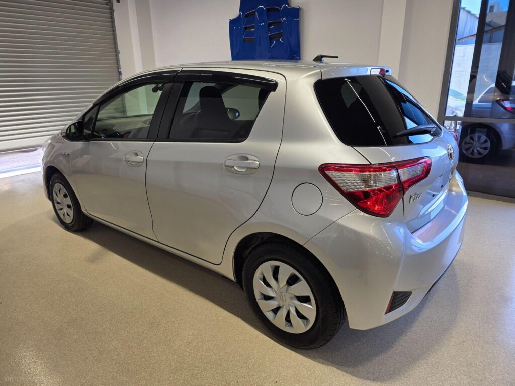2019 TOYOTA VITZ HYBRID F 2WD NHP130