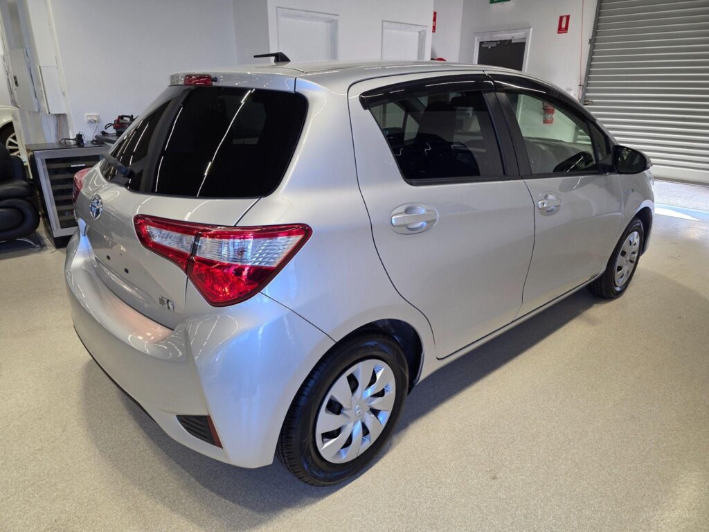 2019 TOYOTA VITZ HYBRID F 2WD NHP130