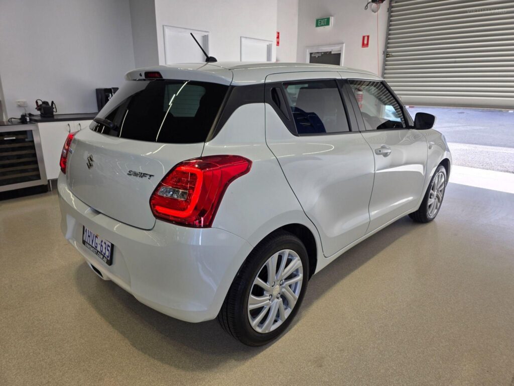 2023 SUZUKI SWIFT GL NAVI AZ SERIES II