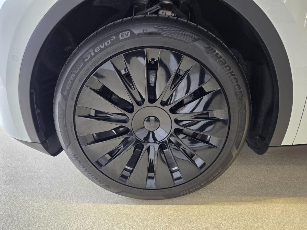 2023 TESLA MODEL Y REAR-WHEEL DRIVE MY23