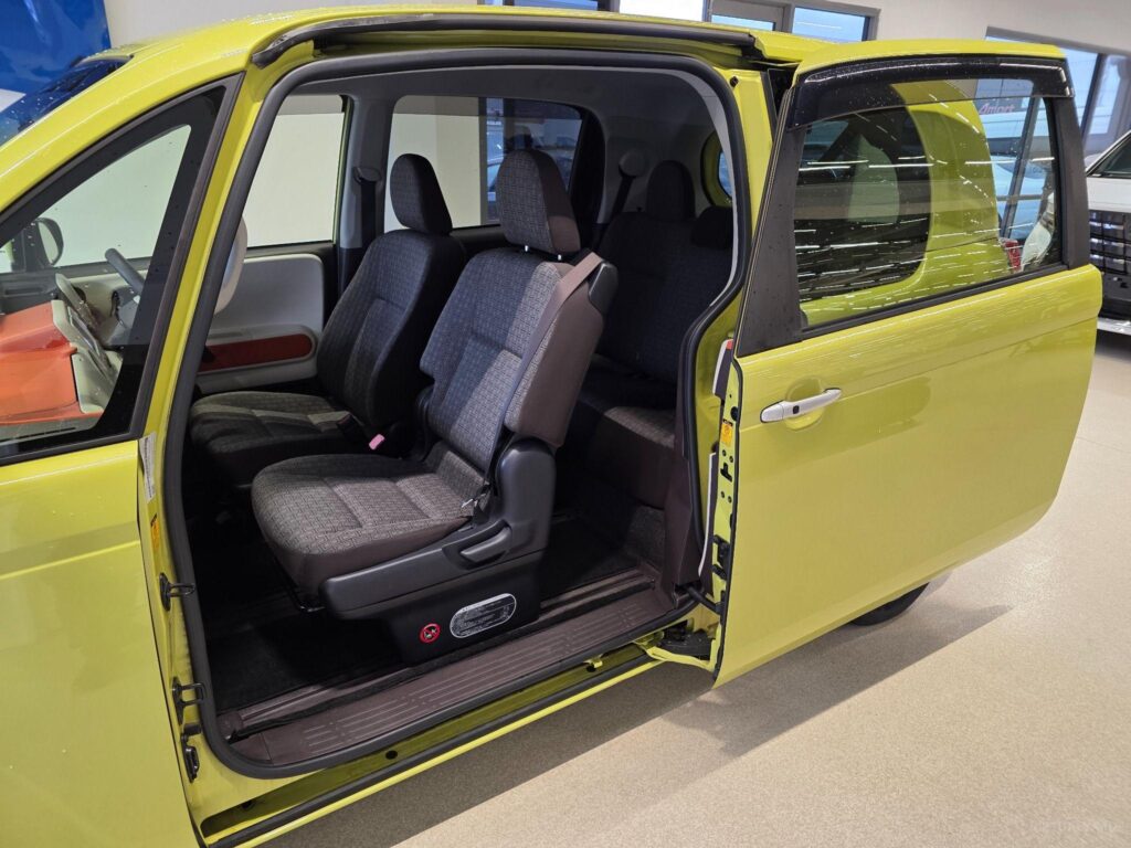2013 TOYOTA Spade X