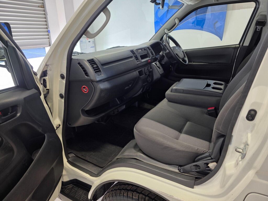 2015 TOYOTA HIACE DX TRH200