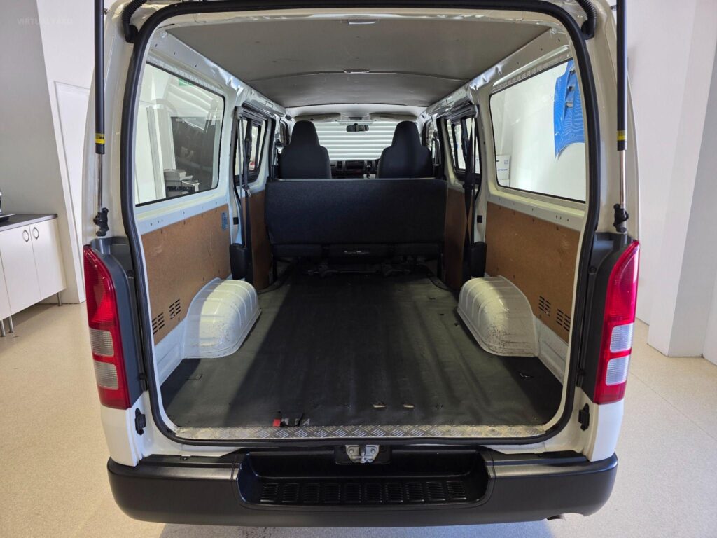 2015 TOYOTA HIACE DX TRH200