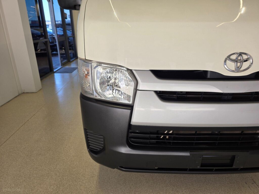 2015 TOYOTA HIACE DX TRH200