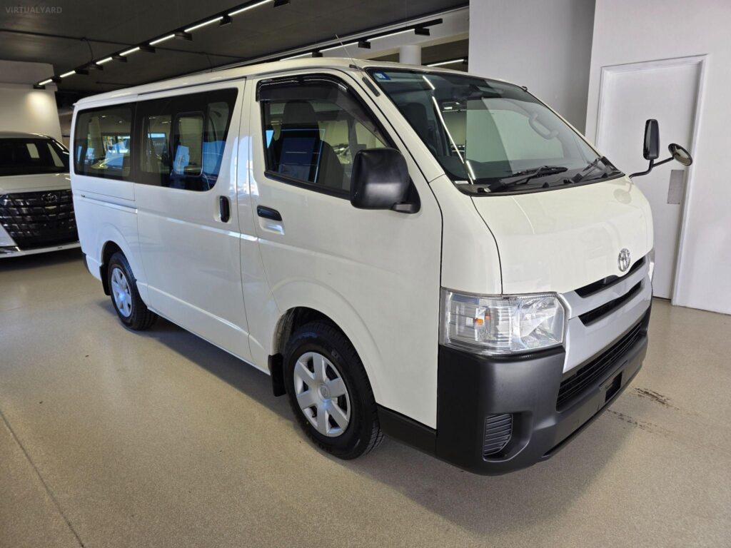 2015 TOYOTA HIACE DX TRH200