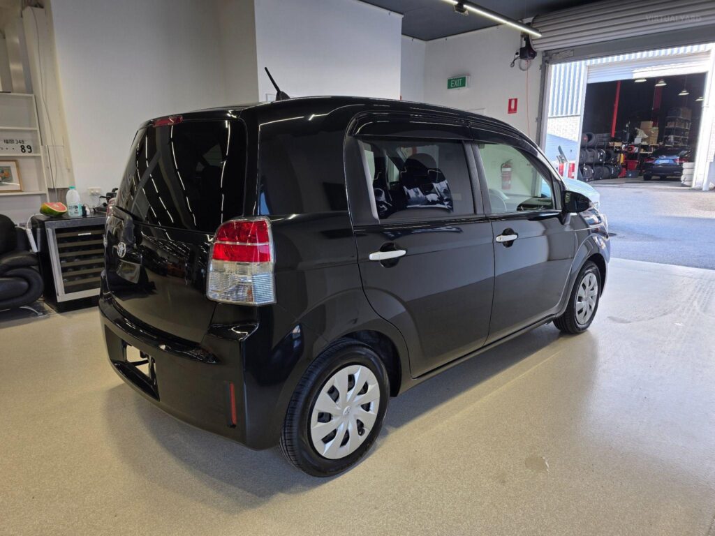 2015 Toyota Spade Y