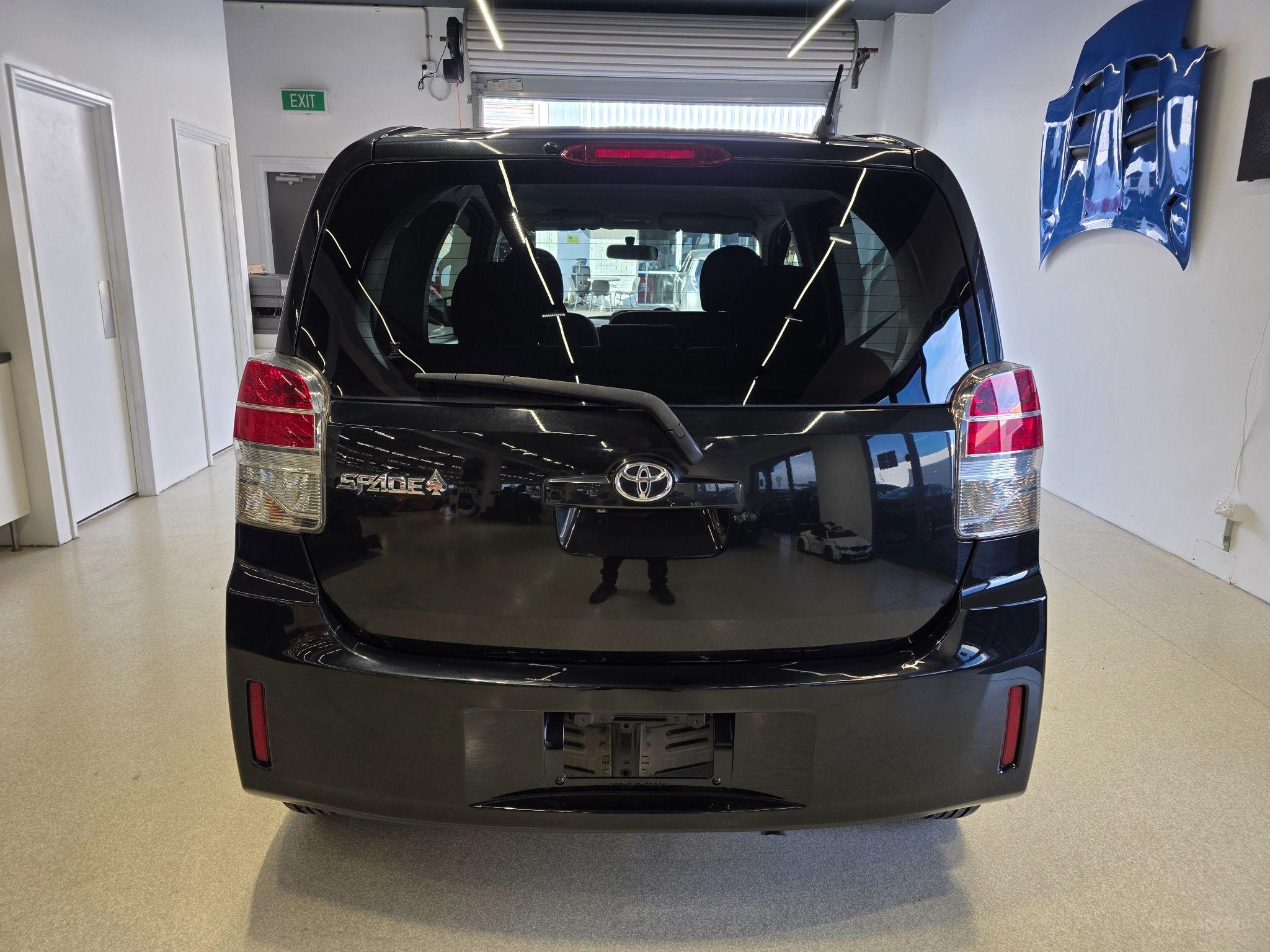2015 Toyota Spade Y