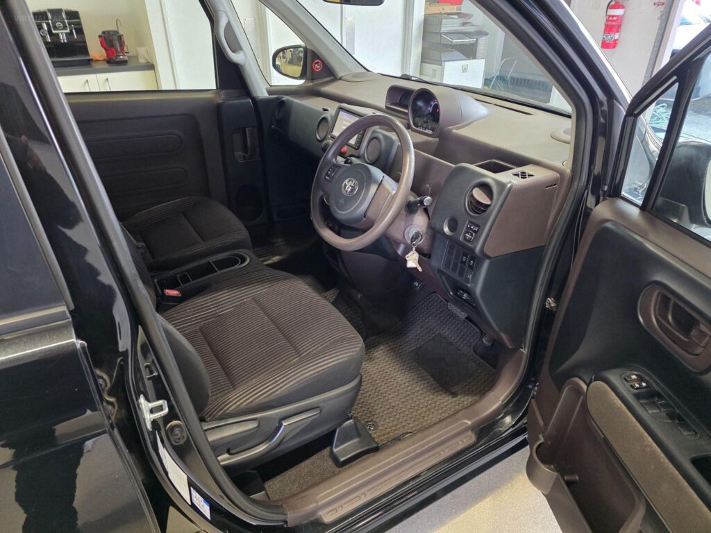 2015 Toyota Spade Y