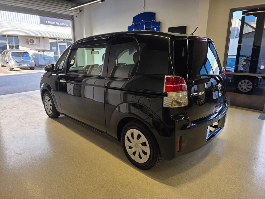 2015 Toyota Spade Y