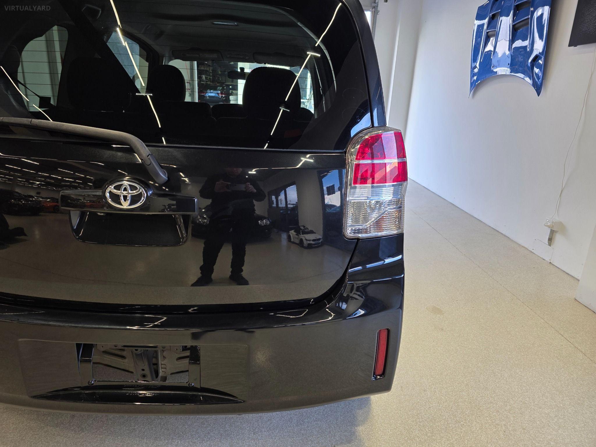 2015 Toyota Spade Y