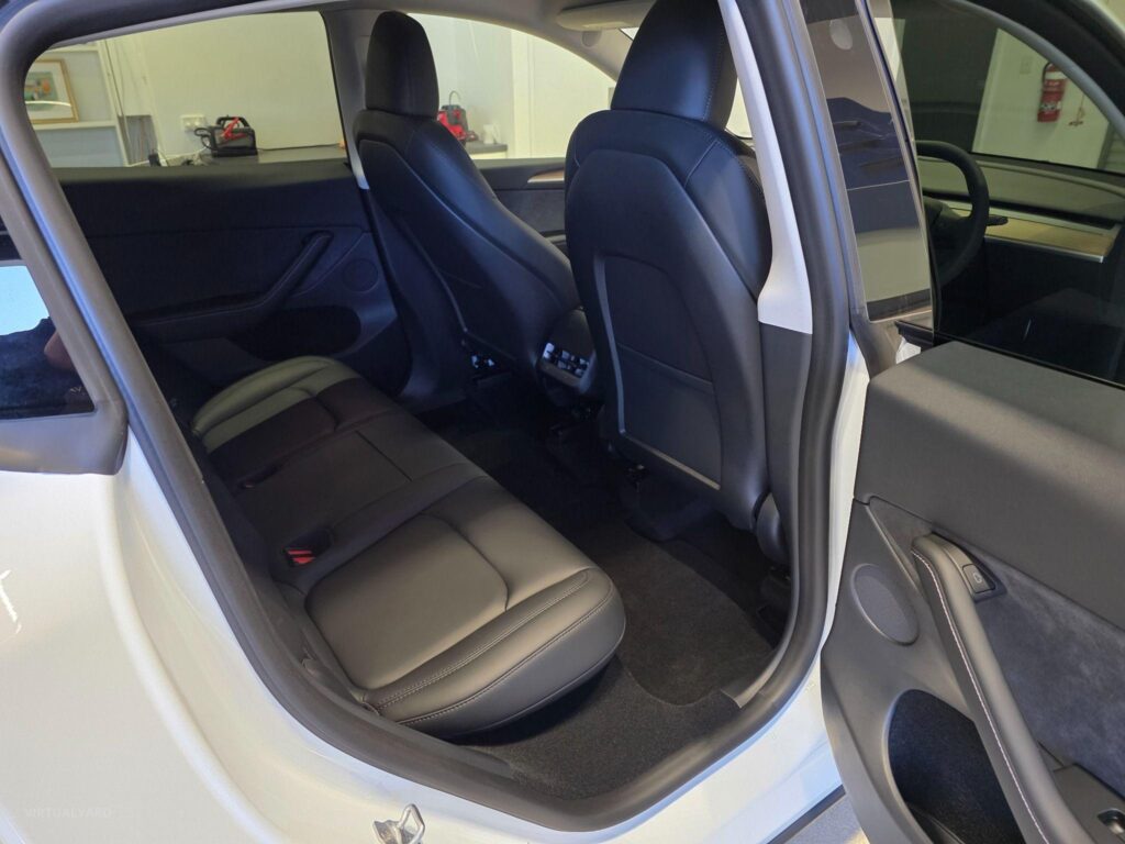 2025 Tesla Model Y REAR-WHEEL DRIVE MY25