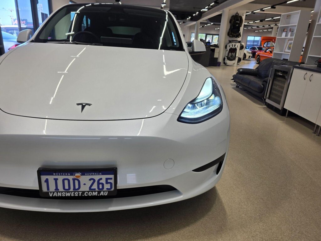 2025 Tesla Model Y REAR-WHEEL DRIVE MY25