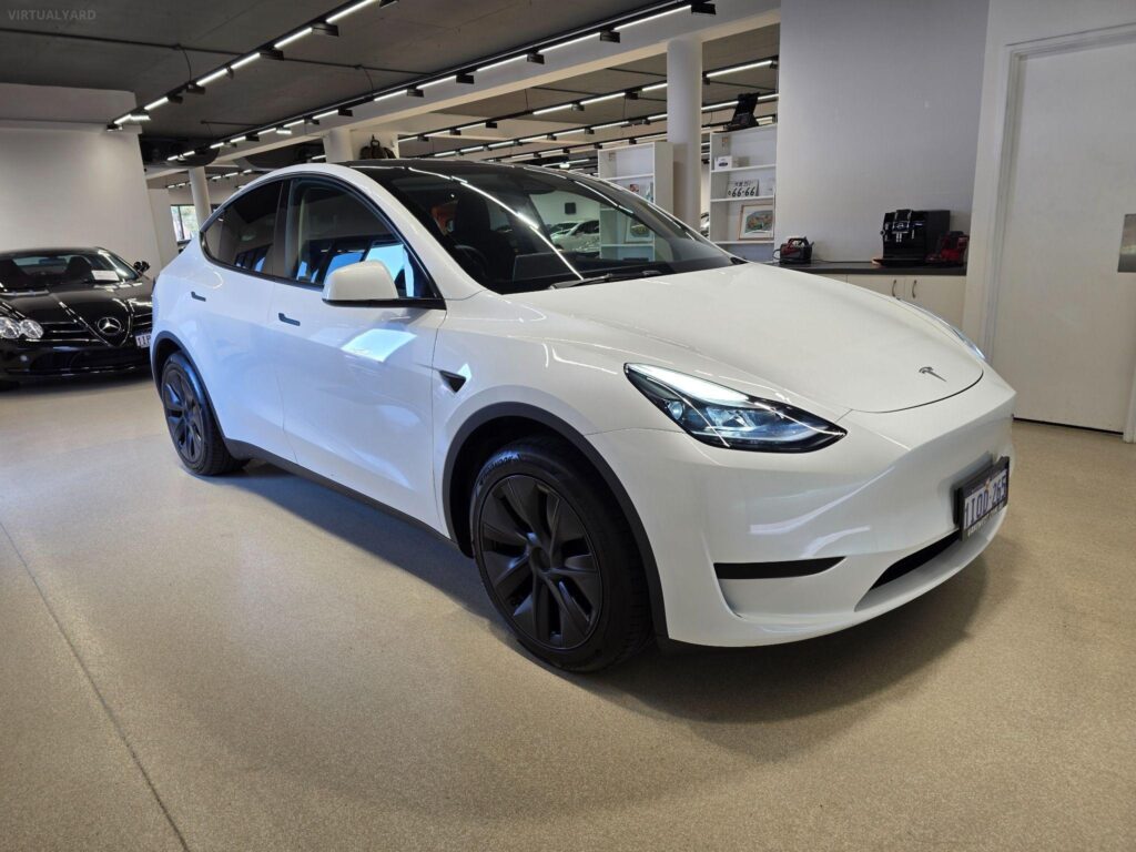 2025 Tesla Model Y REAR-WHEEL DRIVE MY25