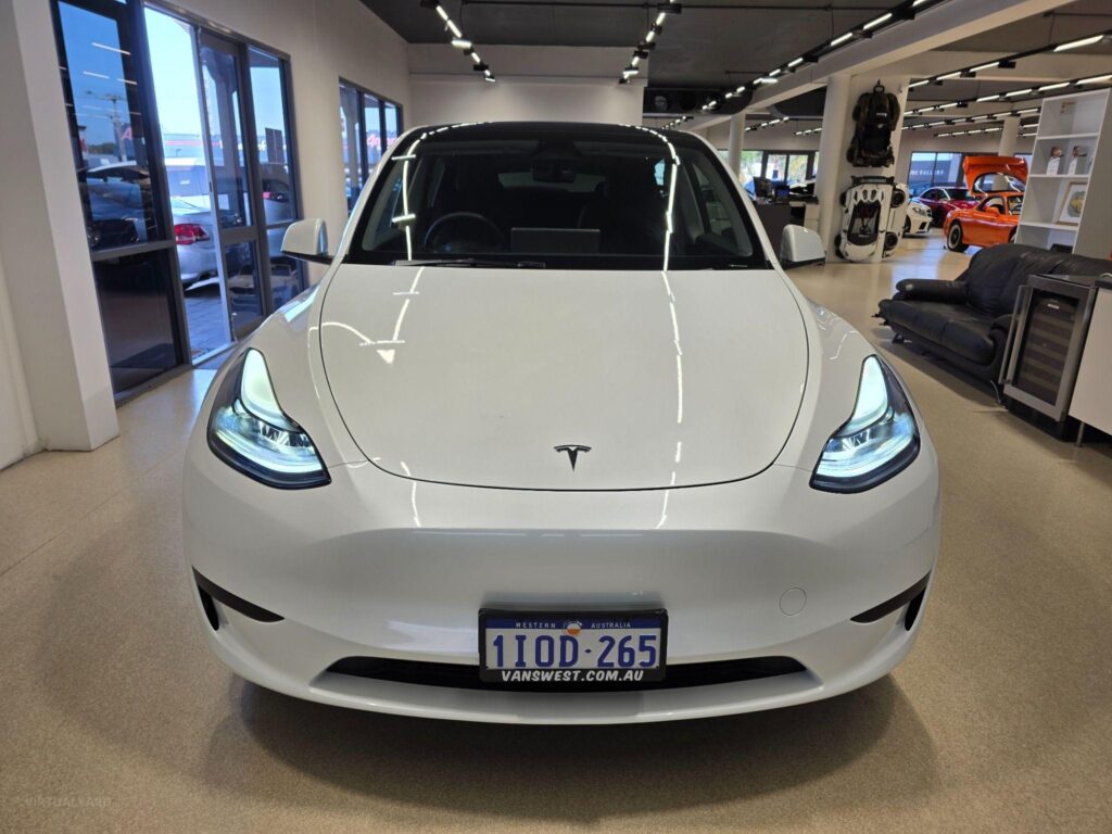 2025 Tesla Model Y REAR-WHEEL DRIVE MY25