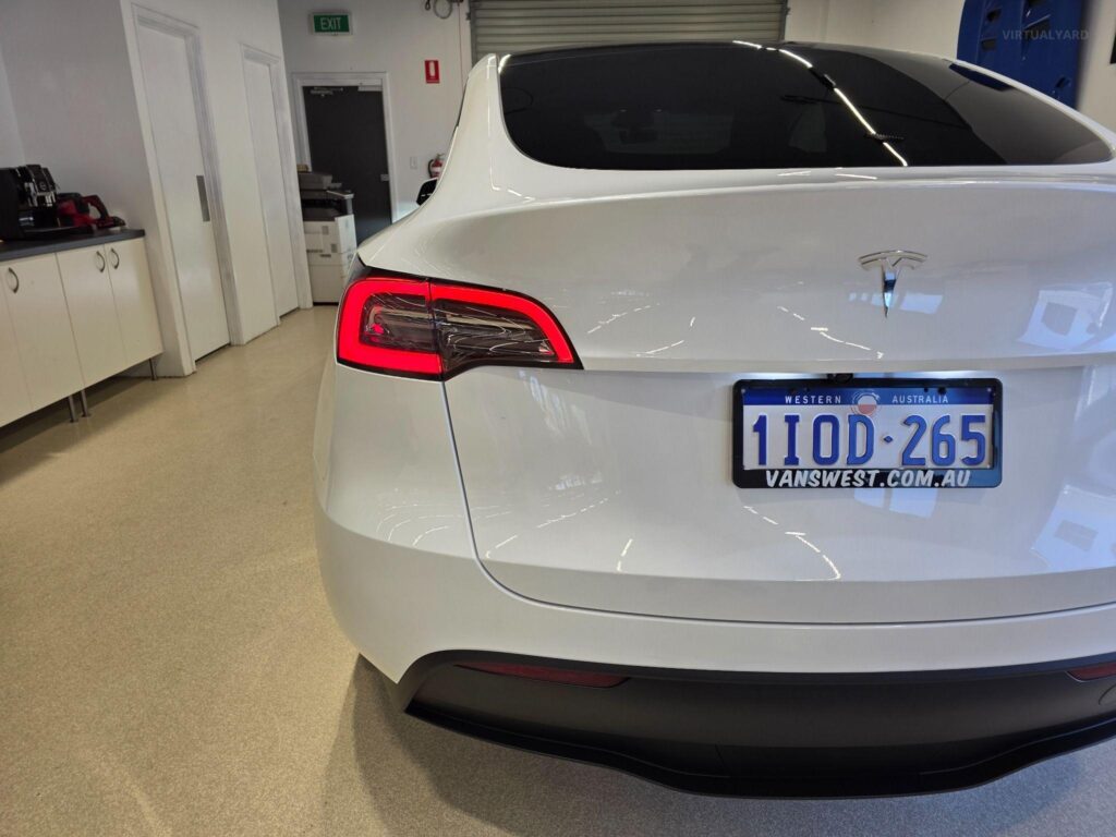 2025 Tesla Model Y REAR-WHEEL DRIVE MY25
