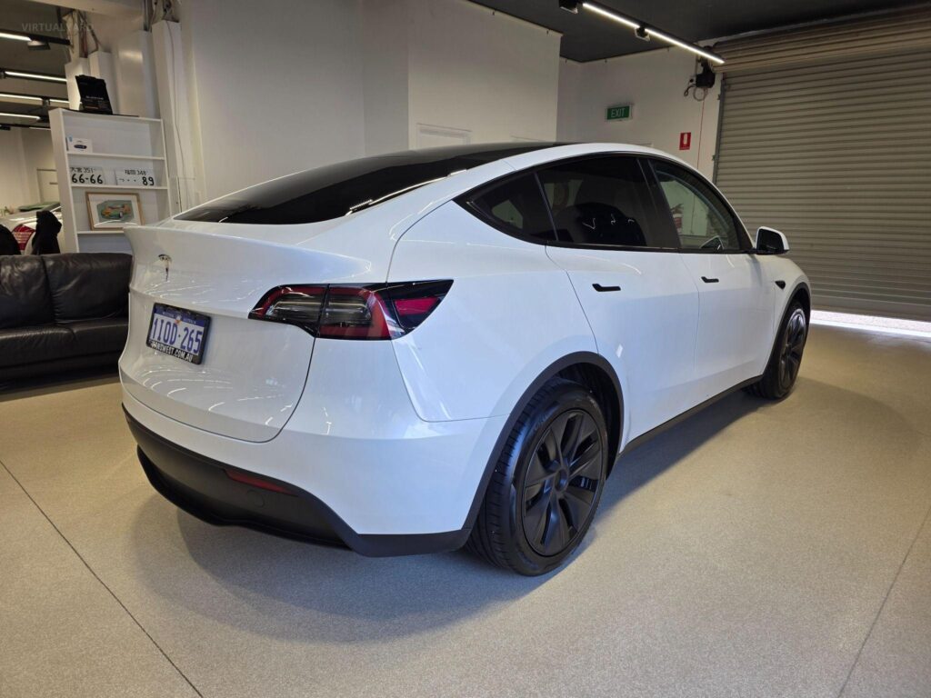 2025 Tesla Model Y REAR-WHEEL DRIVE MY25