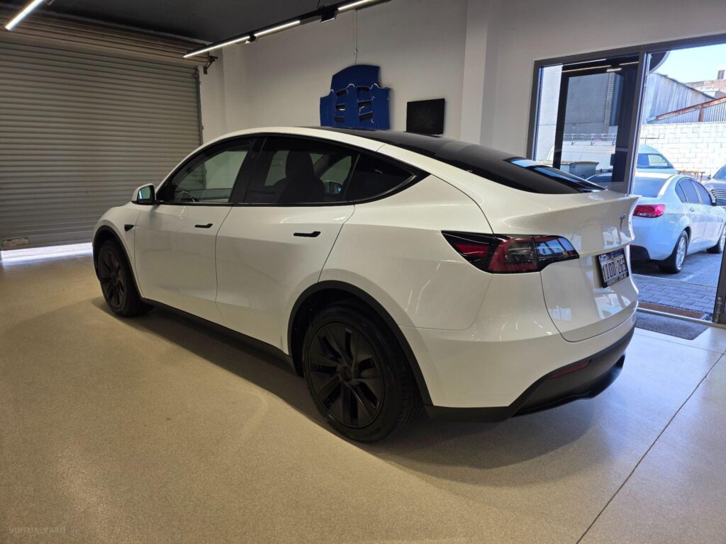 2025 Tesla Model Y REAR-WHEEL DRIVE MY25
