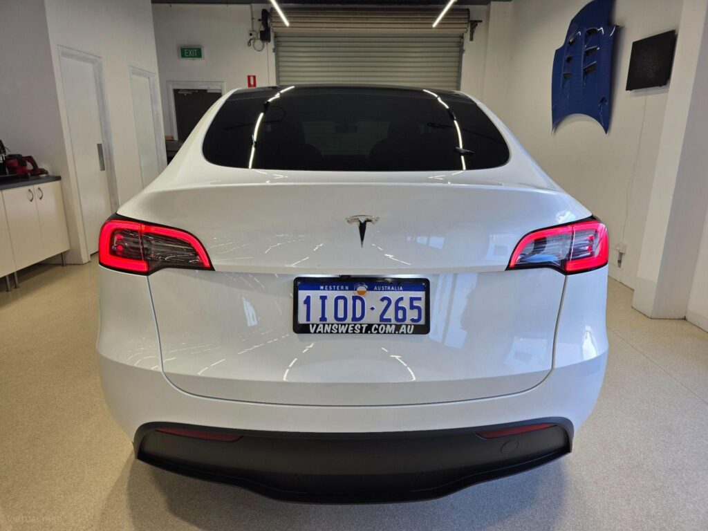 2025 Tesla Model Y REAR-WHEEL DRIVE MY25