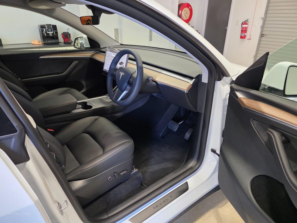 2025 Tesla Model Y REAR-WHEEL DRIVE MY25