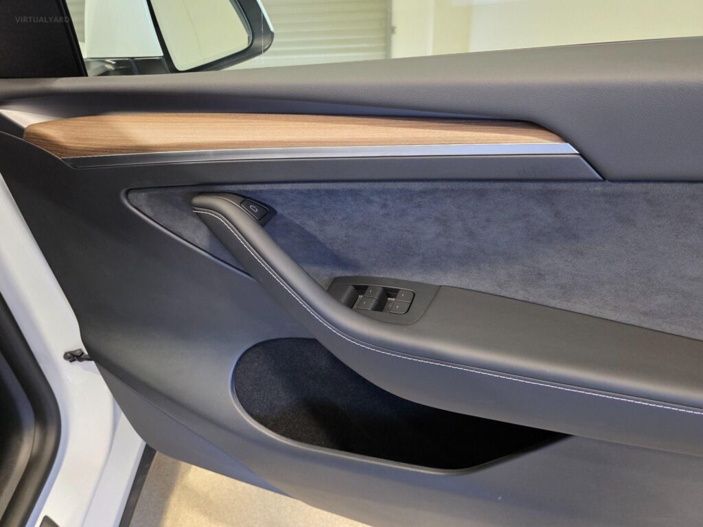 2025 Tesla Model Y REAR-WHEEL DRIVE MY25