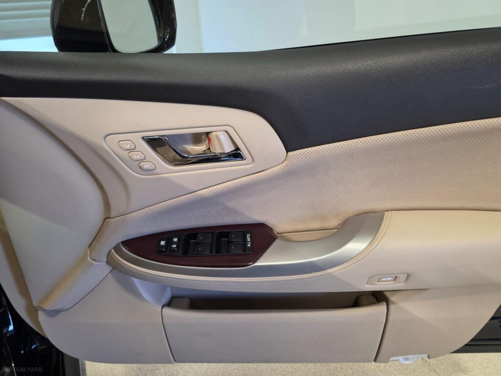 2009 Toyota Crown Majesta G Type F Package URS206