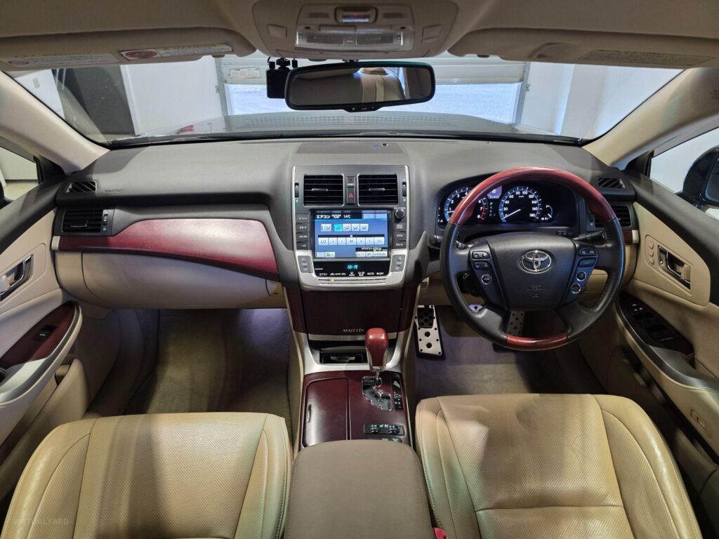 2009 Toyota Crown Majesta G Type F Package URS206