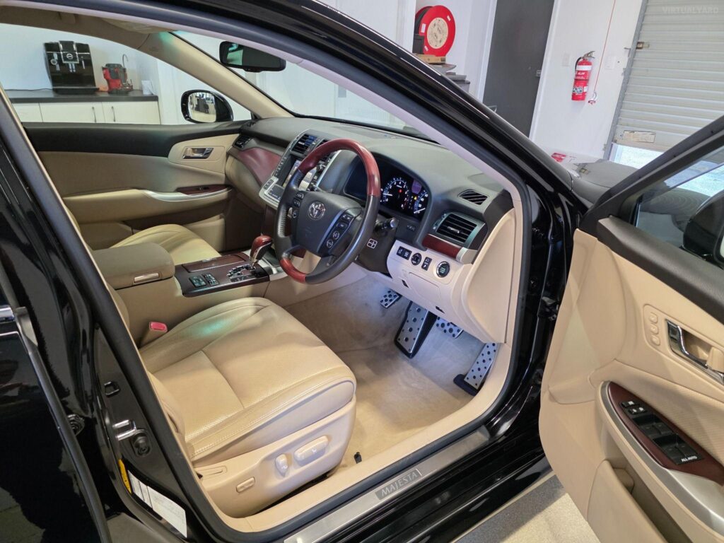 2009 Toyota Crown Majesta G Type F Package URS206