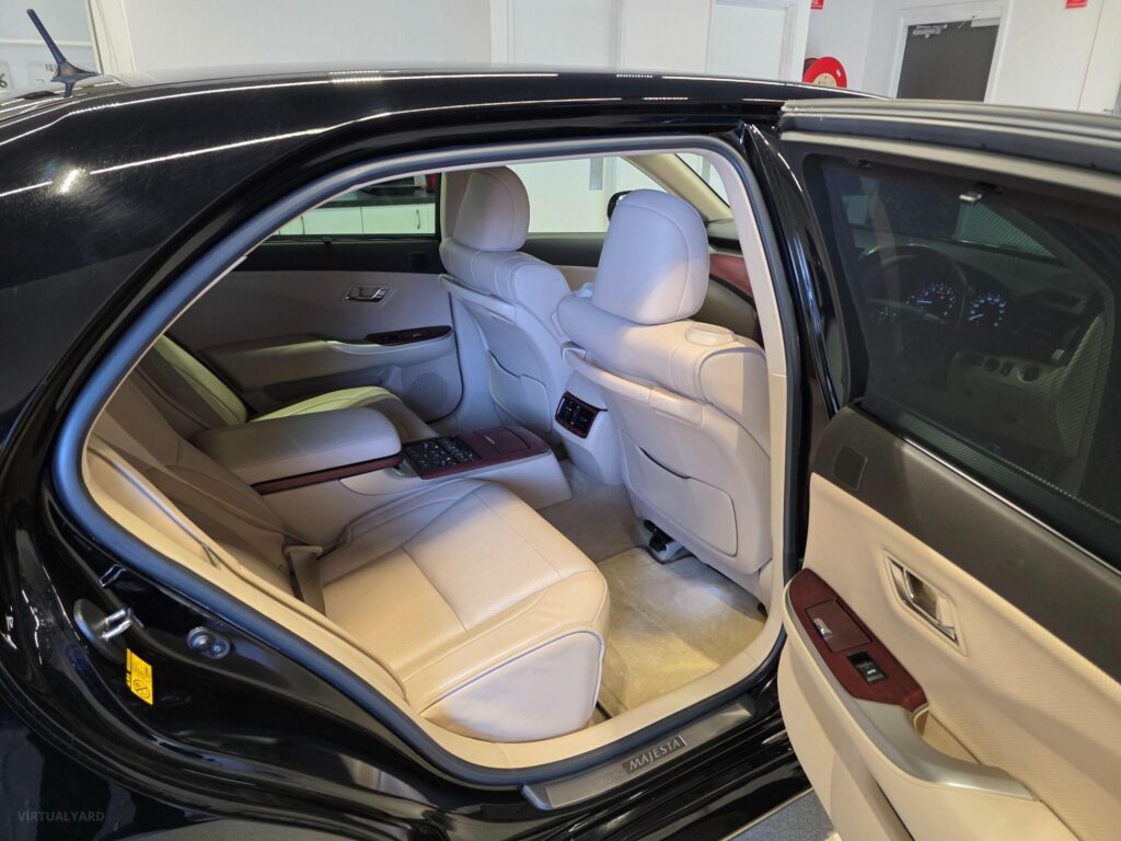 2009 Toyota Crown Majesta G Type F Package URS206