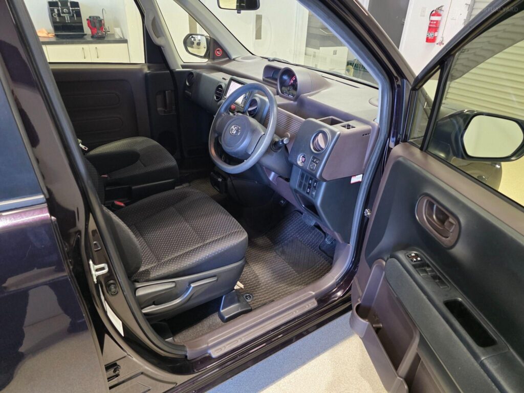 2015 Toyota Spade Y