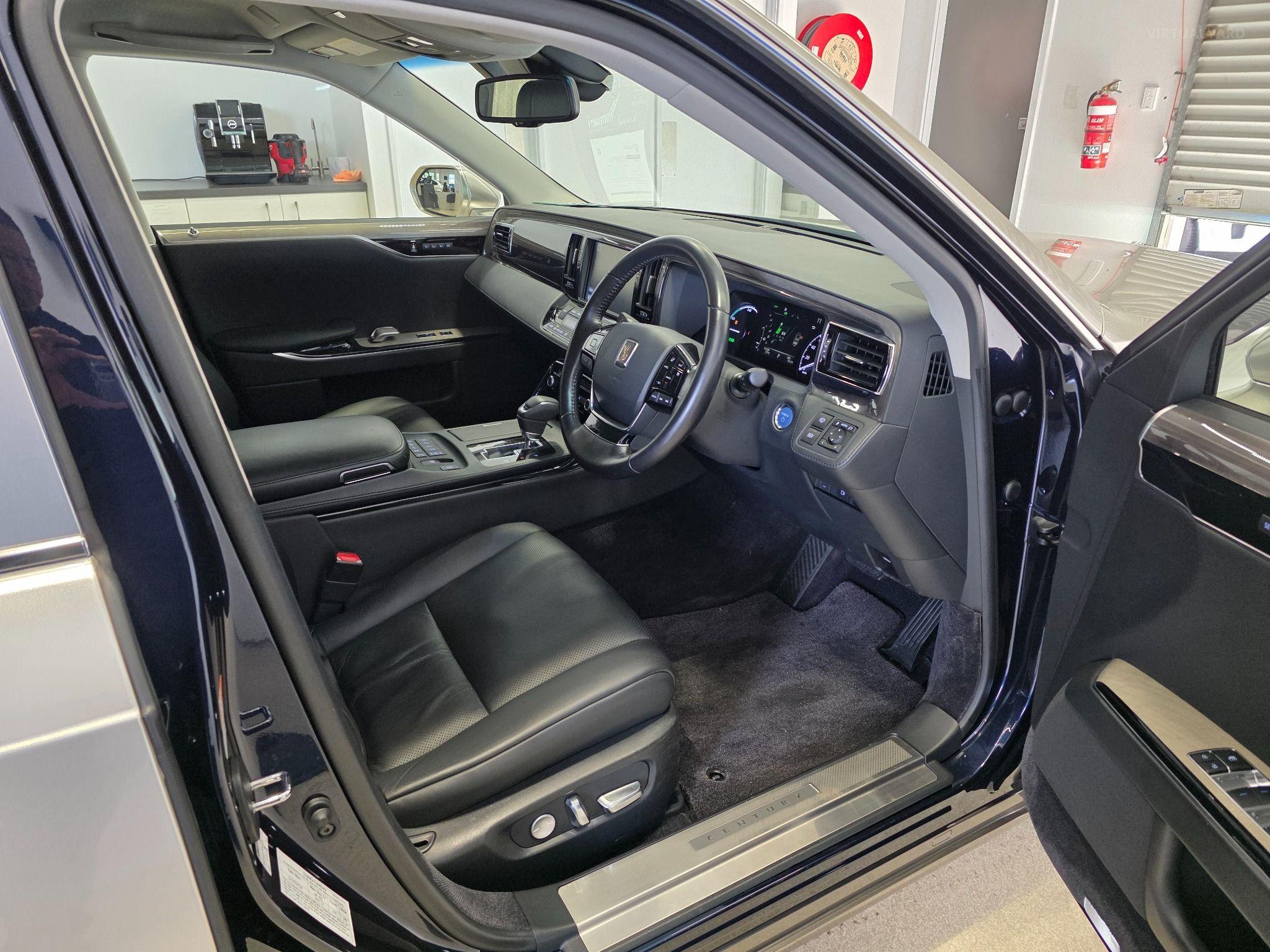 2019 TOYOTA Century V8 Hybrid UWG60