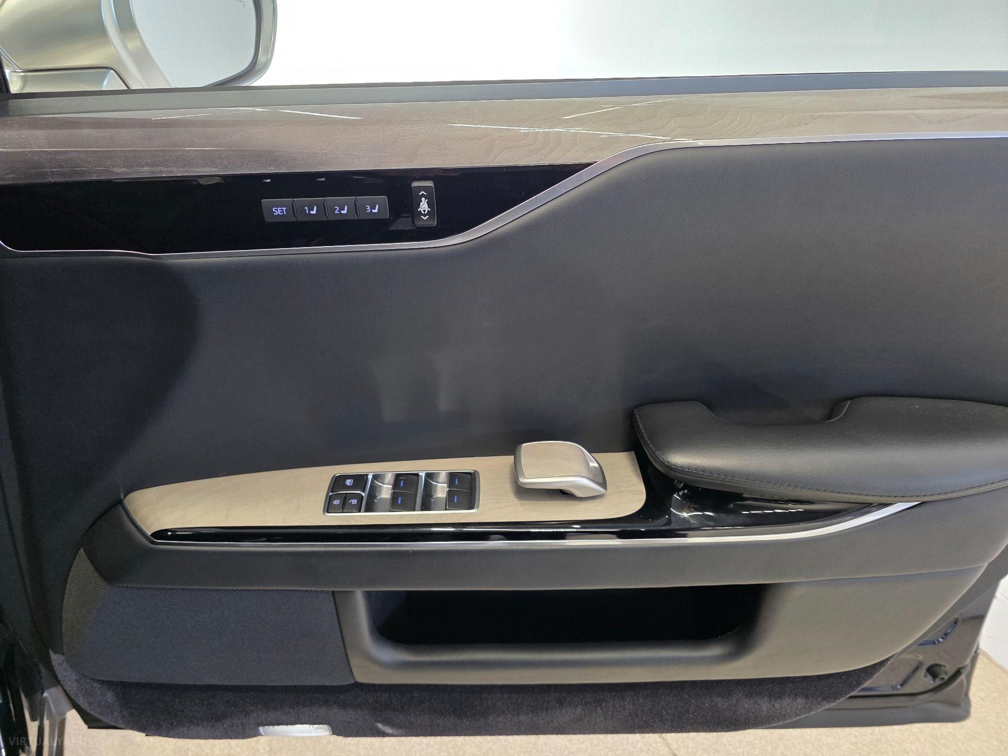 2019 TOYOTA Century V8 Hybrid UWG60