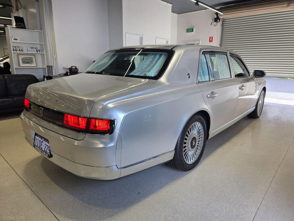 2019 TOYOTA Century V8 Hybrid UWG60