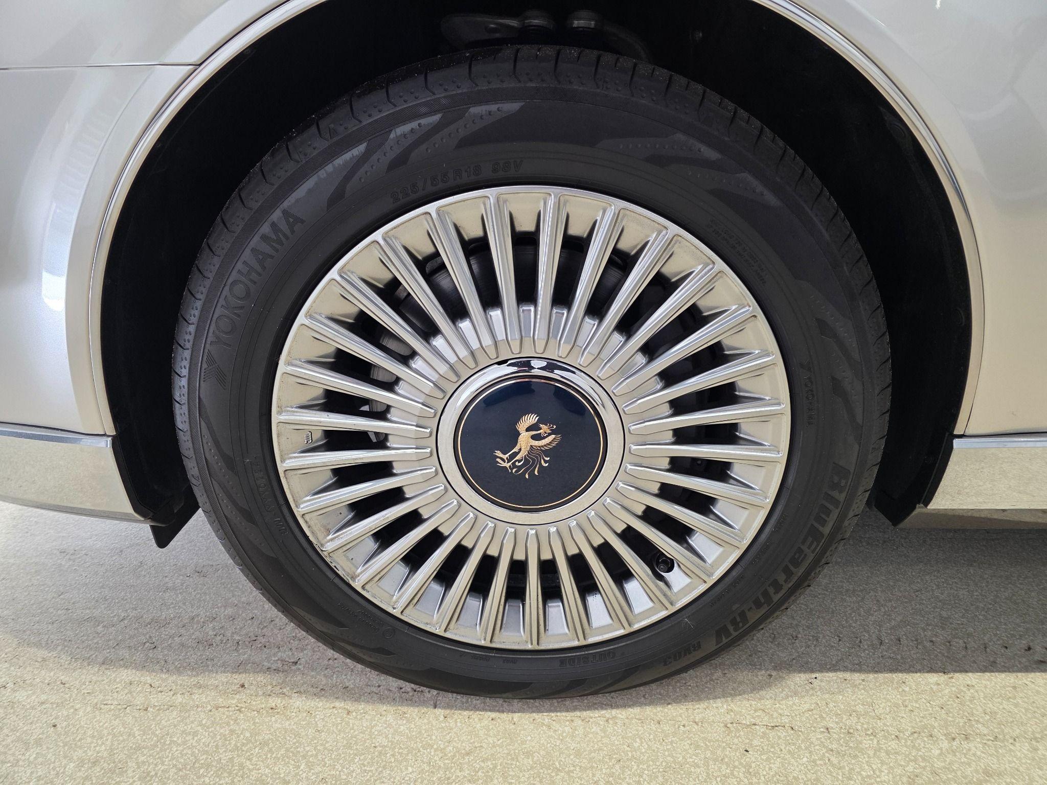 2019 TOYOTA Century V8 Hybrid UWG60