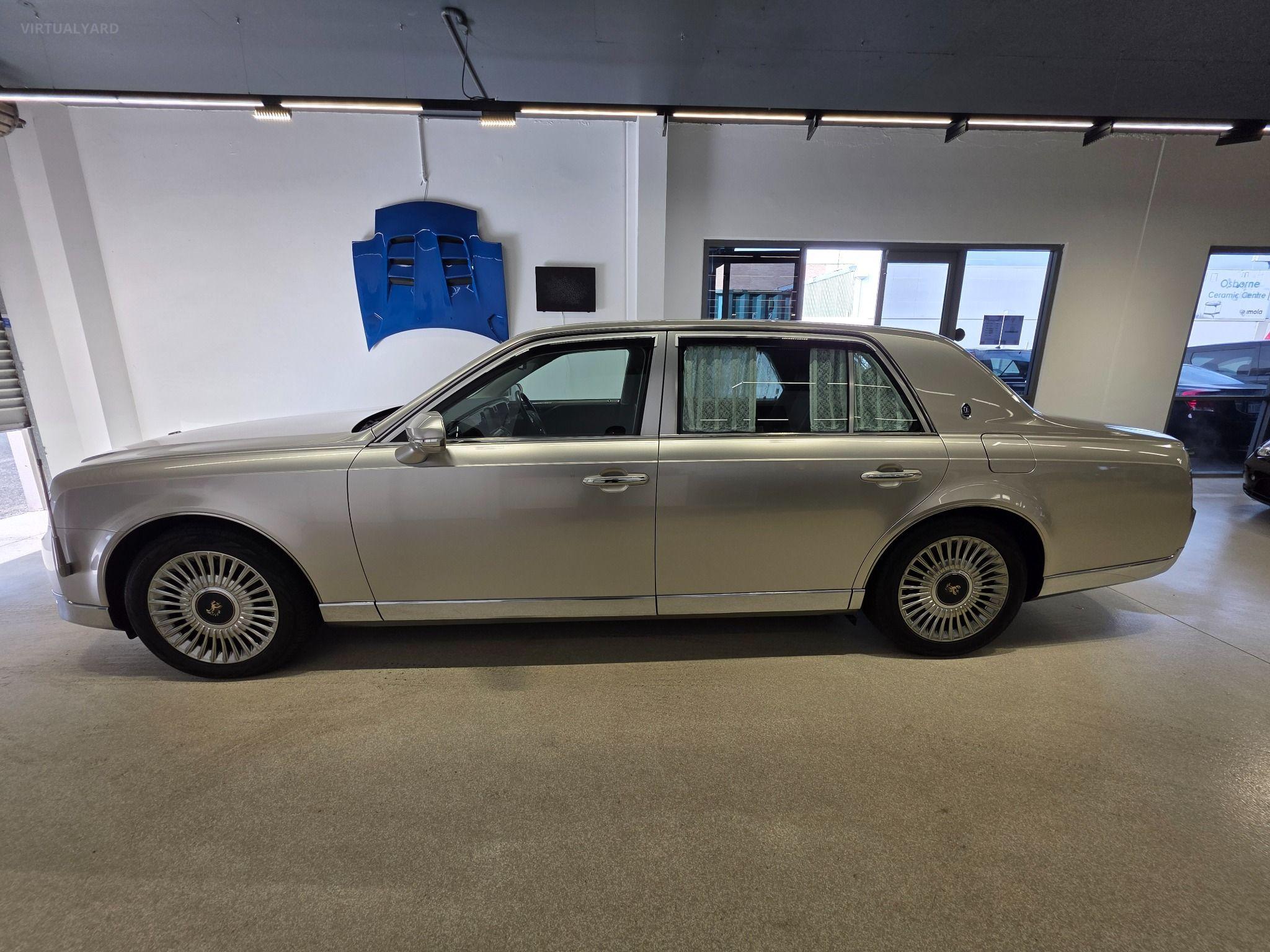 2019 TOYOTA Century V8 Hybrid UWG60
