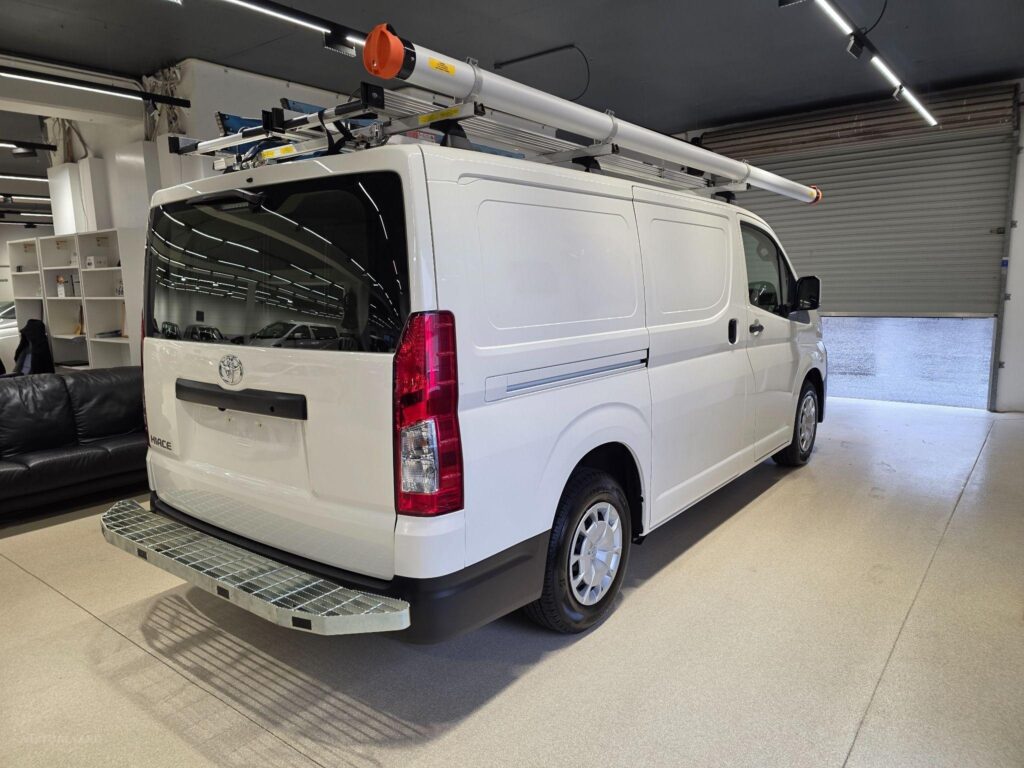2024 TOYOTA HIACE LWB (4 DOOR OPTION) GDH300R