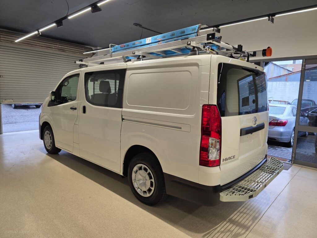 2024 TOYOTA HIACE LWB (4 DOOR OPTION) GDH300R