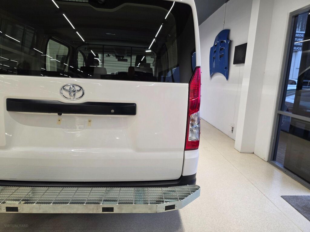 2024 TOYOTA HIACE LWB (4 DOOR OPTION) GDH300R