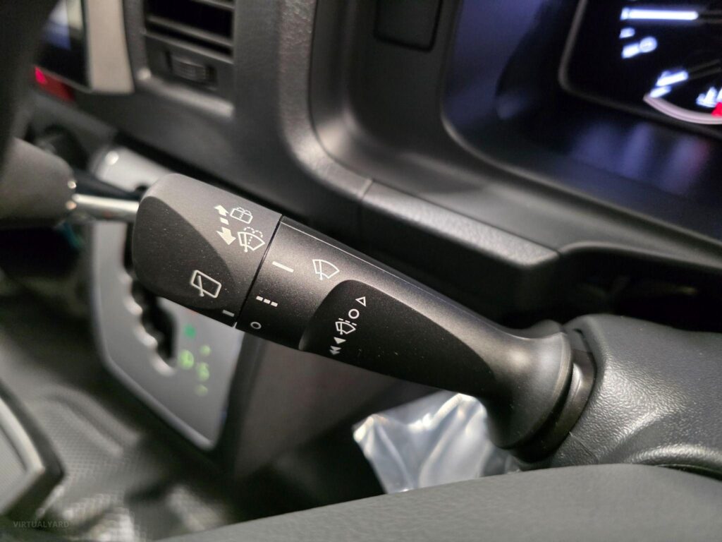 2024 TOYOTA HIACE DX TRH200