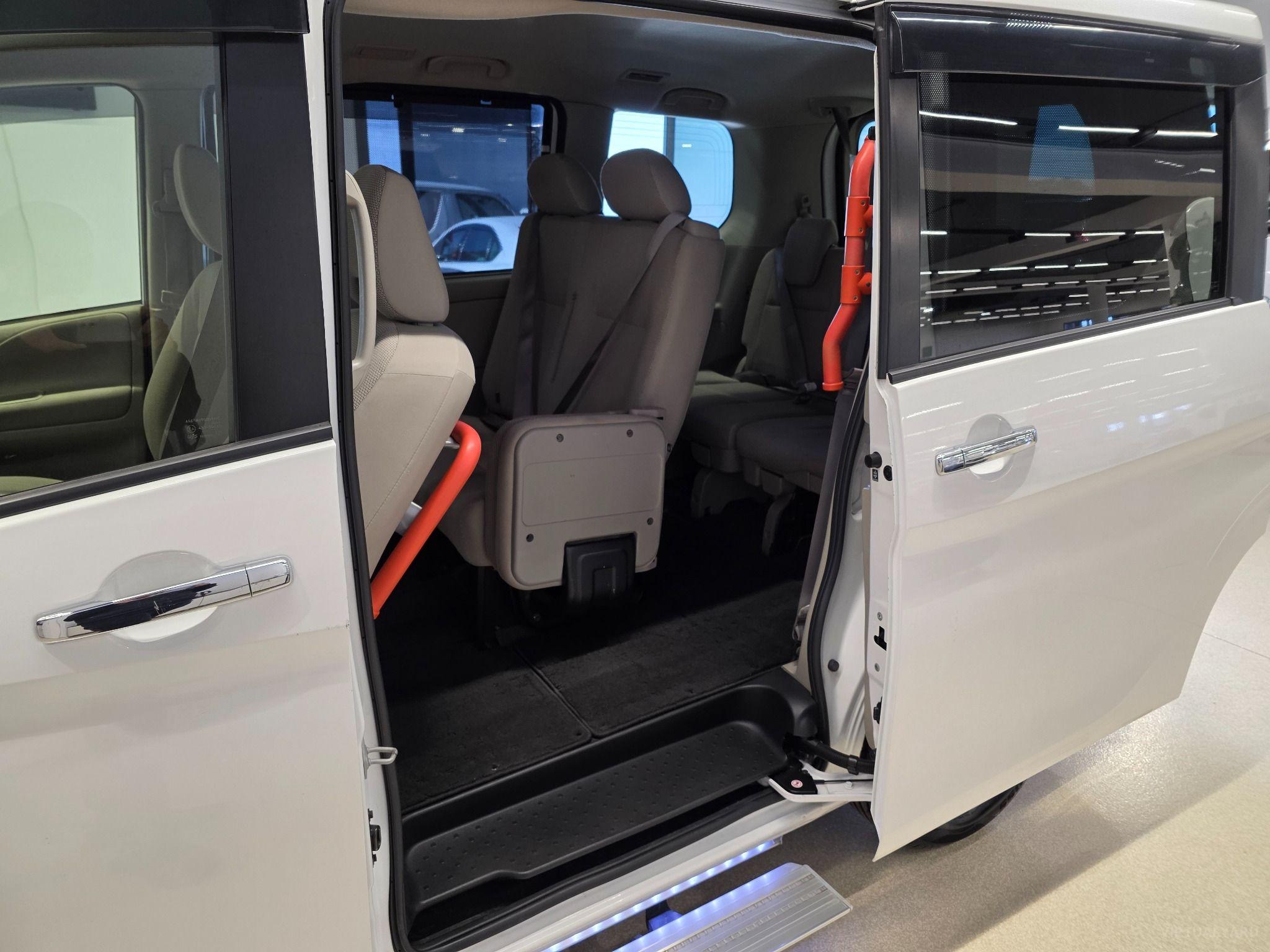 2017 NISSAN SERENA 8 Seater S-Hybrid X ANCIENTE GC27