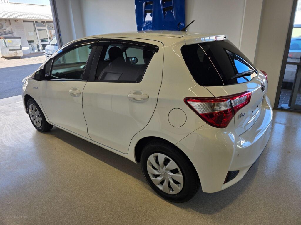 2019 TOYOTA VITZ HYBRID F 2WD NHP130
