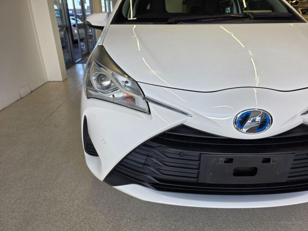 2019 TOYOTA VITZ HYBRID F 2WD NHP130